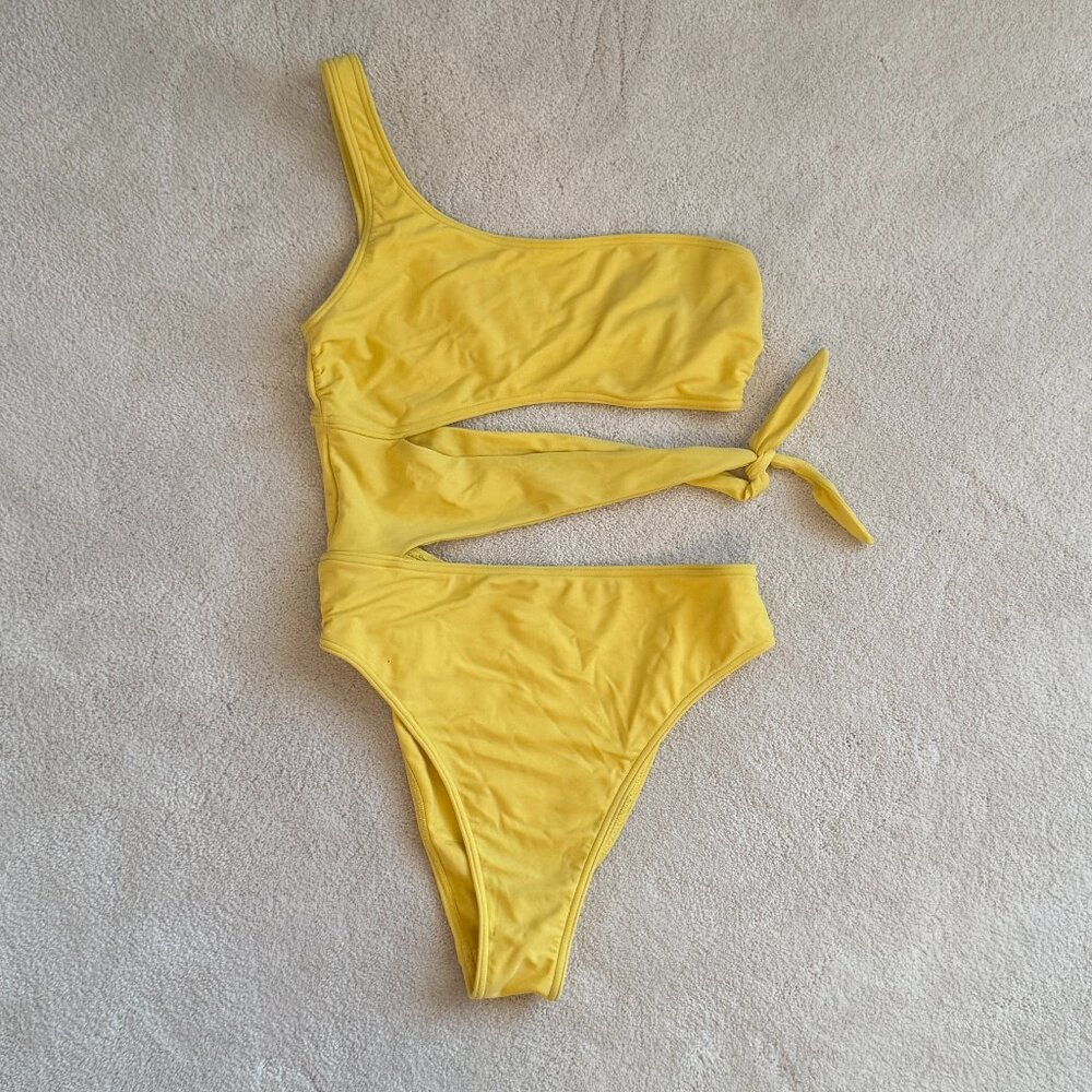 Abercrombie & Fitch One-Shoulder One-Piece Swimsuit